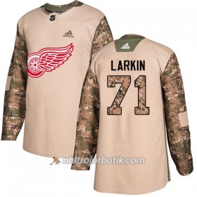 Män Ishockey Detroit Red Wings Tröja Dylan Larkin 71 Adidas 2017-2018 Camo Veterans Day Practice Authentic